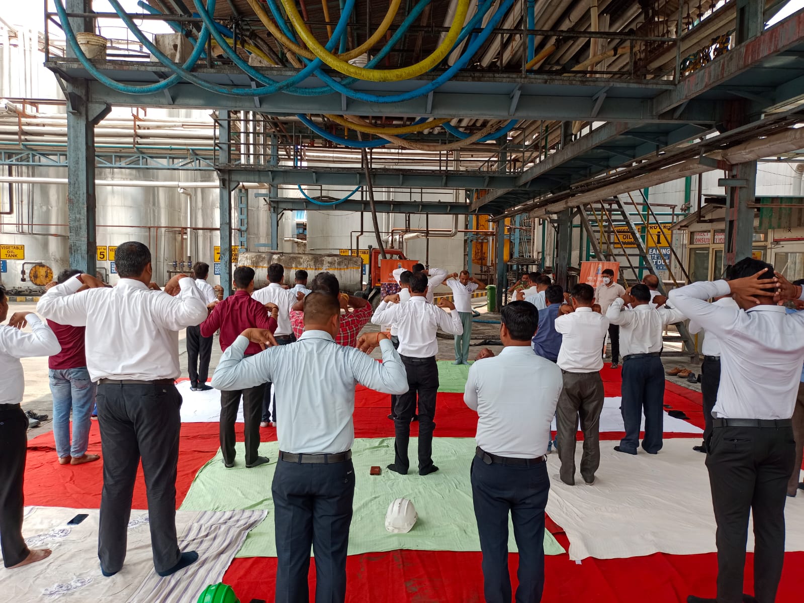अष्टम योग दिवस के उपलक्ष्य में कामगारों के लिए पखवाड़ा मेंबीएल एग्रो इंडस्ट्रीज लिमिटेड रिफाइनरी यूनिट बरेली में योग