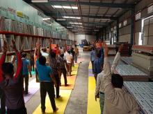 अष्टम योग दिवस के उपलक्ष्य में कामगारों के लिए पखवाड़ा मेंअशोका फोम मल्टीप्लास्ट प्प्र लि बरेली में योग